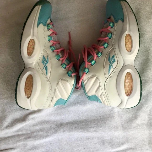 Girls green and pink lace Reebok Basketball shoe. - Picture 5 of 12